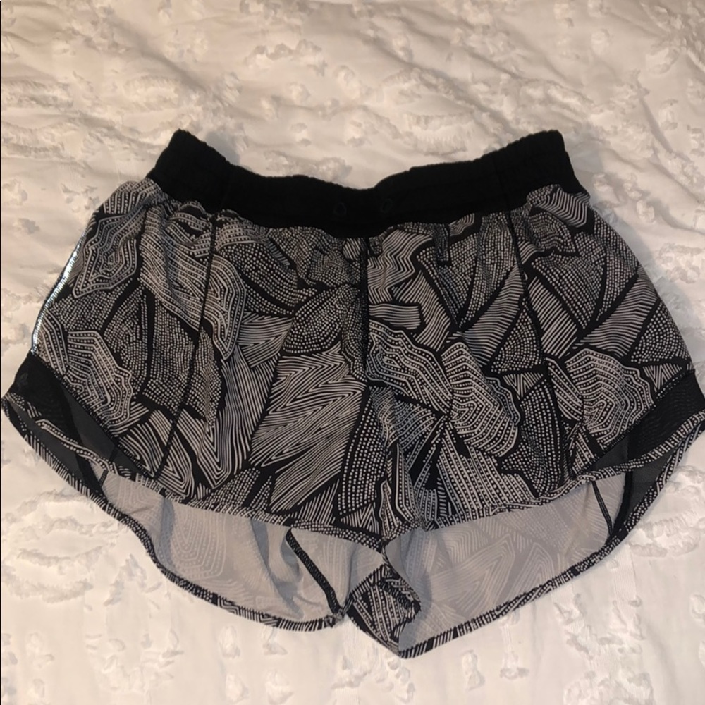 Lululemon pattern 8 shorts